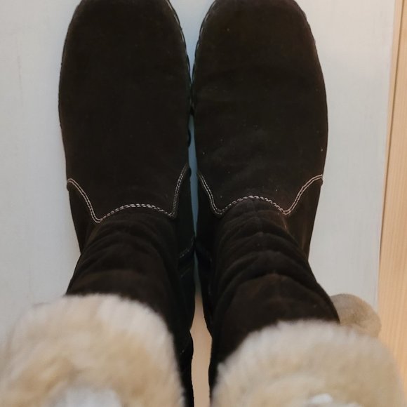 Bass Suede Boots with Fur Trim and Pom Pom Size 6 - Picture 5 of 10